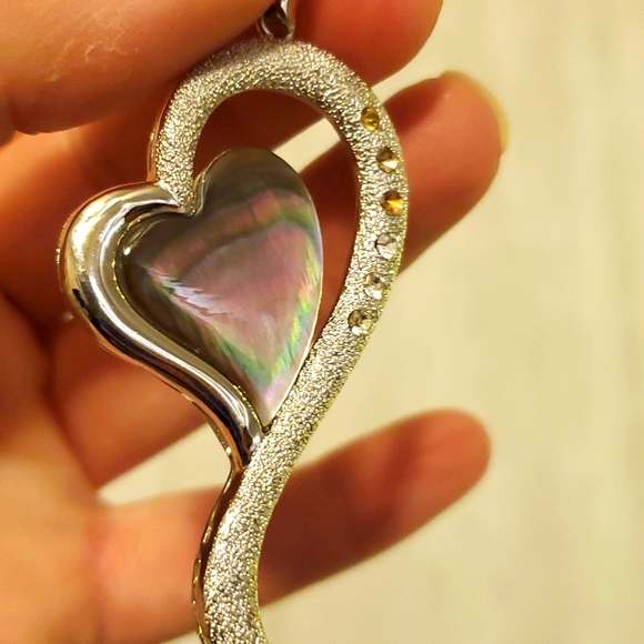 New Unique Wrapped Heart Shaped Abalone Shell Silver Pendant. - Picture 3 of 16